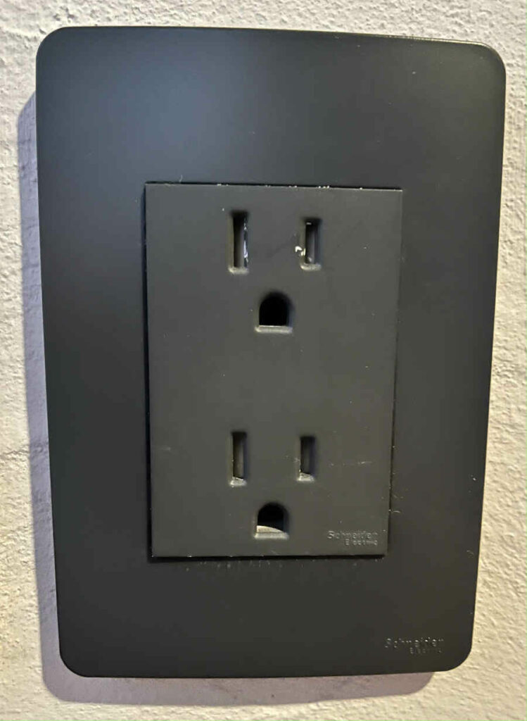 Image of a Power outlet in Mexico City. What to pack for Mexico City (accessories debunked)